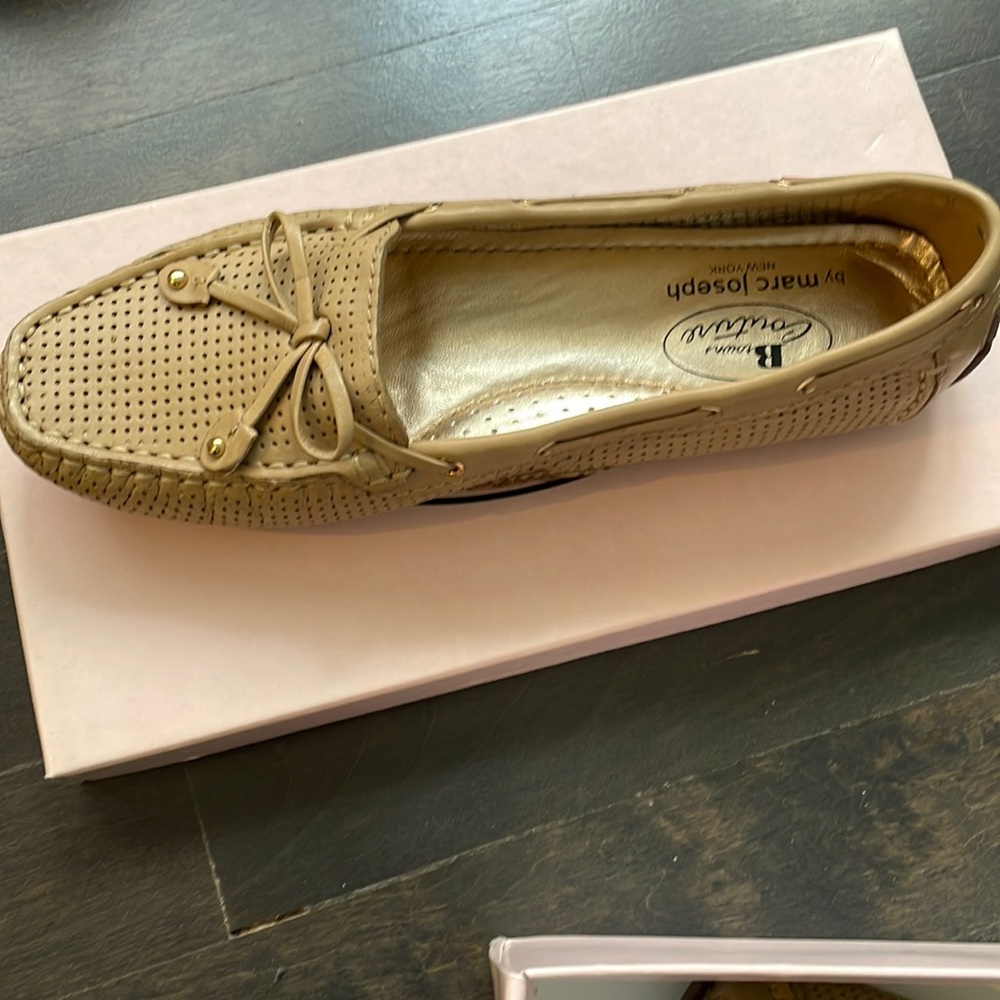 Flat shoes